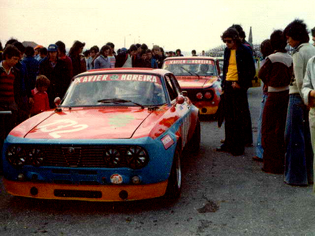 you gotta love an authentic 1970s photo of an ALFA ROMEO GTAM getting ready